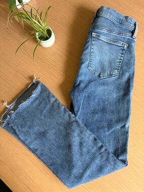 Loft Kick Crop Jeans with Raw Hem - Size 4 Size 27 - Medium Wash
